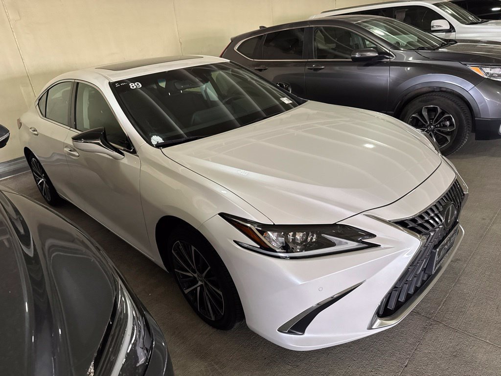 Used 2025 Lexus ES 350 w/ Premium Package FWD image 2