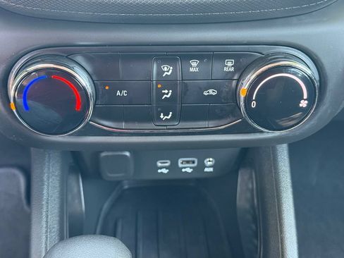 Used 2023 Chevrolet TrailBlazer LS FWD image 19