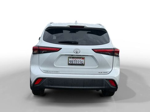 Used 2022 Toyota Highlander XLE image 4