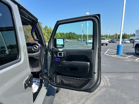 Used 2020 Jeep Wrangler Unlimited Sahara AWD/4WD image 23