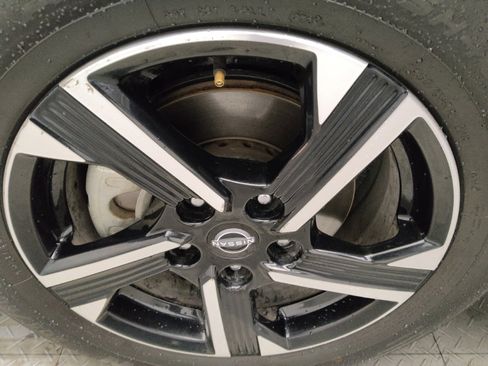 Used 2025 Nissan Sentra SV FWD image 31