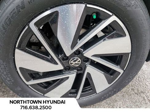 Used 2024 Volkswagen Atlas SE image 41