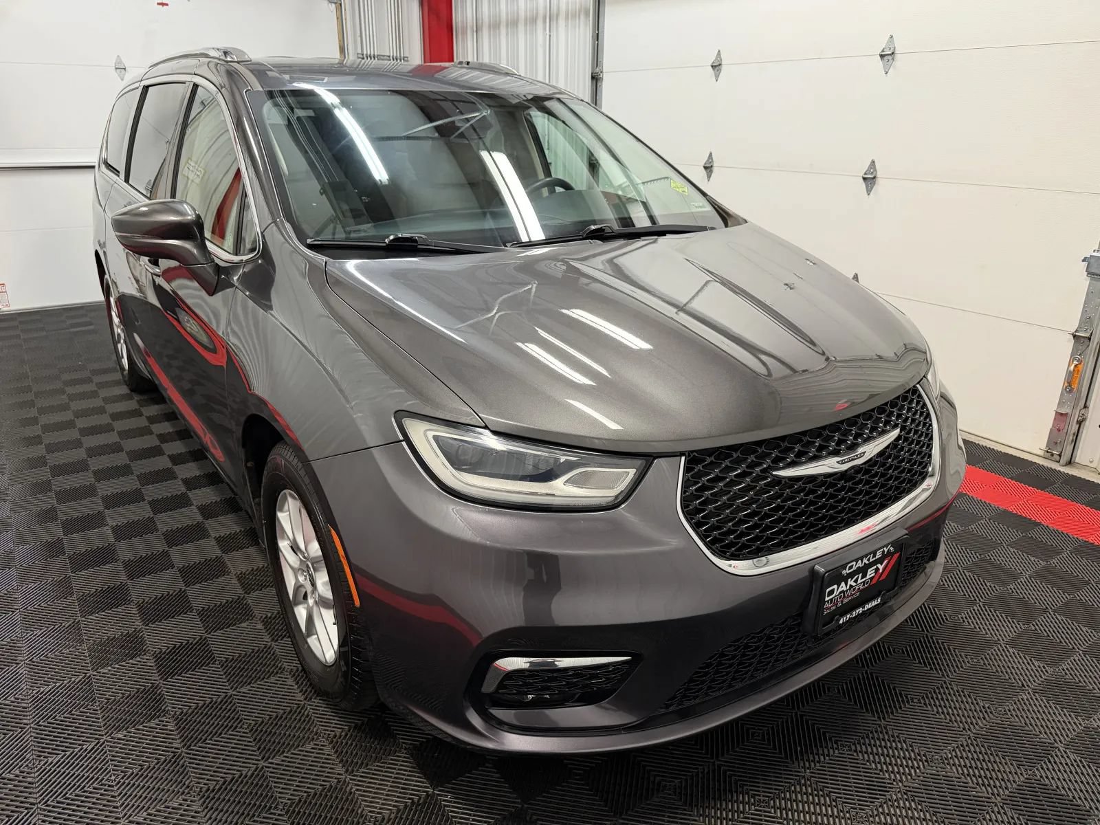 Used 2021 Chrysler Pacifica Touring-L FWD image 6