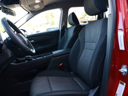 Used 2025 Nissan Rogue SV FWD image 17