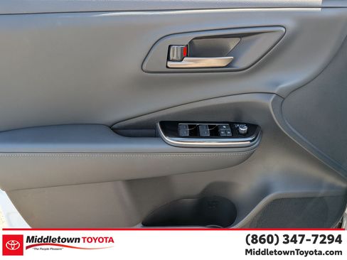 Certified 2025 Toyota Crown AWD/4WD image 9