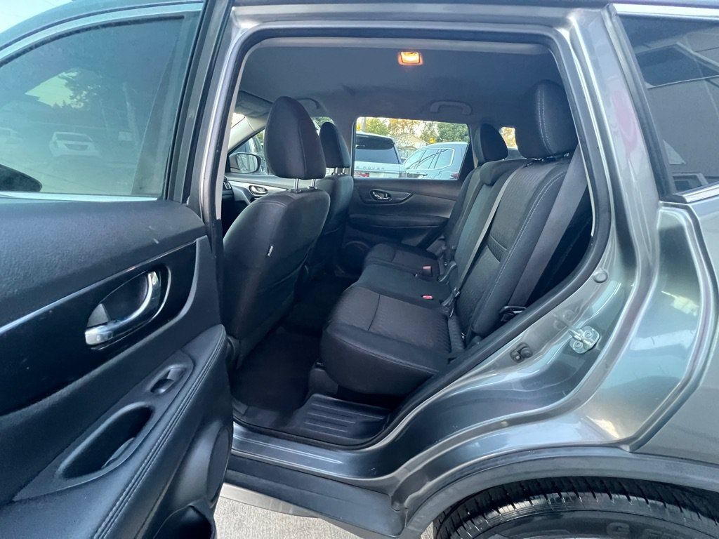 Used 2018 Nissan Rogue S FWD image 11