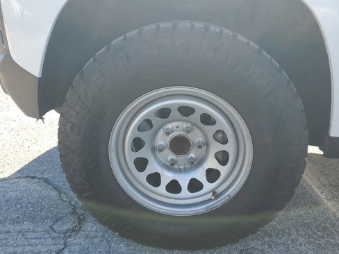 Used 2024 Chevrolet Colorado W/T image 7