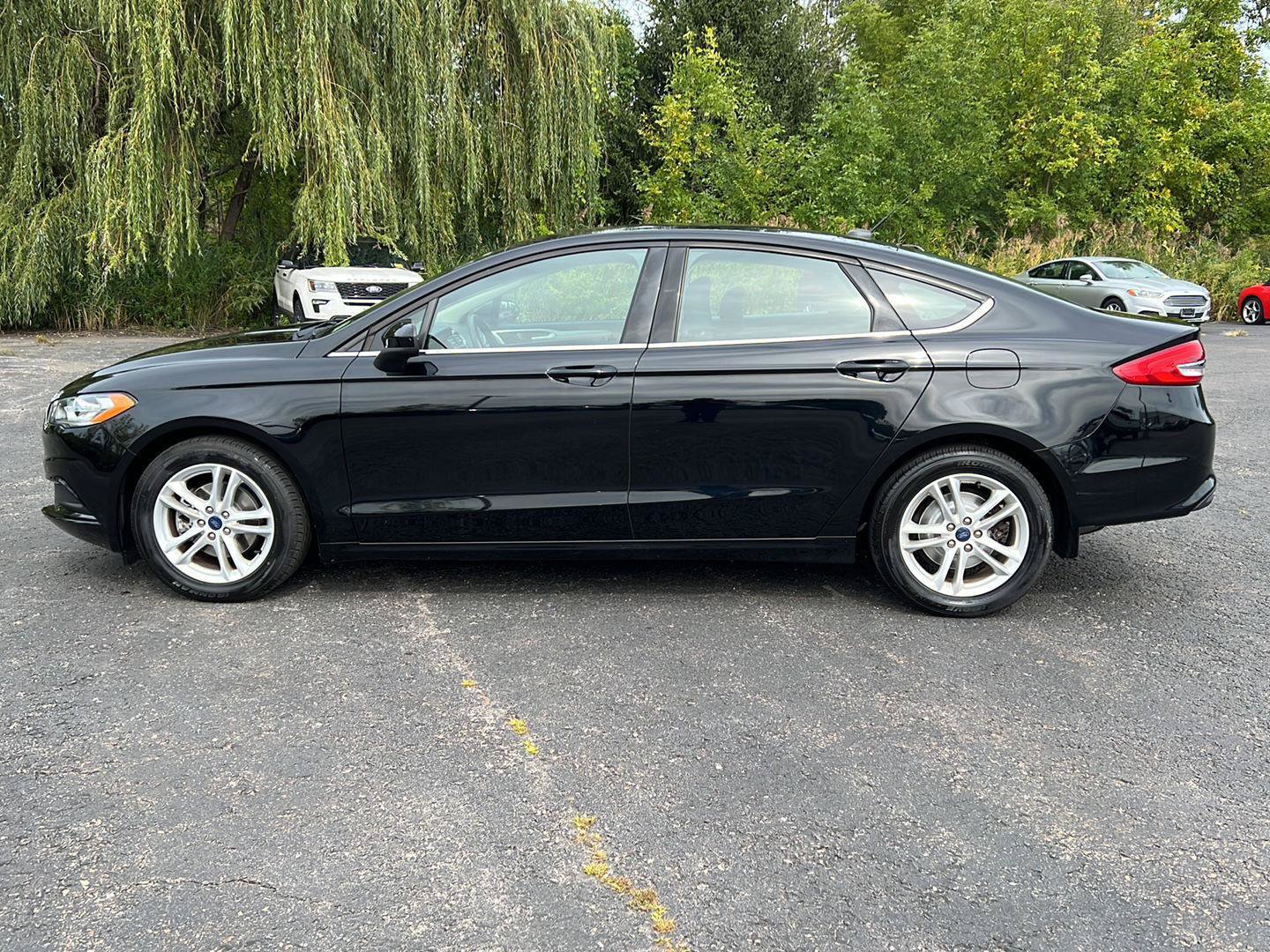 Used 2018 Ford Fusion SE w/ Fusion SE Technology Package FWD image 19