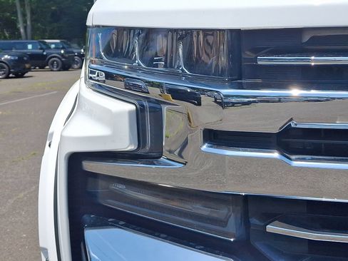 Used 2019 Chevrolet Silverado 1500 LTZ w/ LTZ Premium Package AWD/4WD image 10