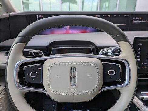 Certified 2025 Lincoln Nautilus Premier image 30