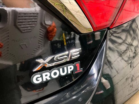 Used 2015 Toyota Camry XSE image 9