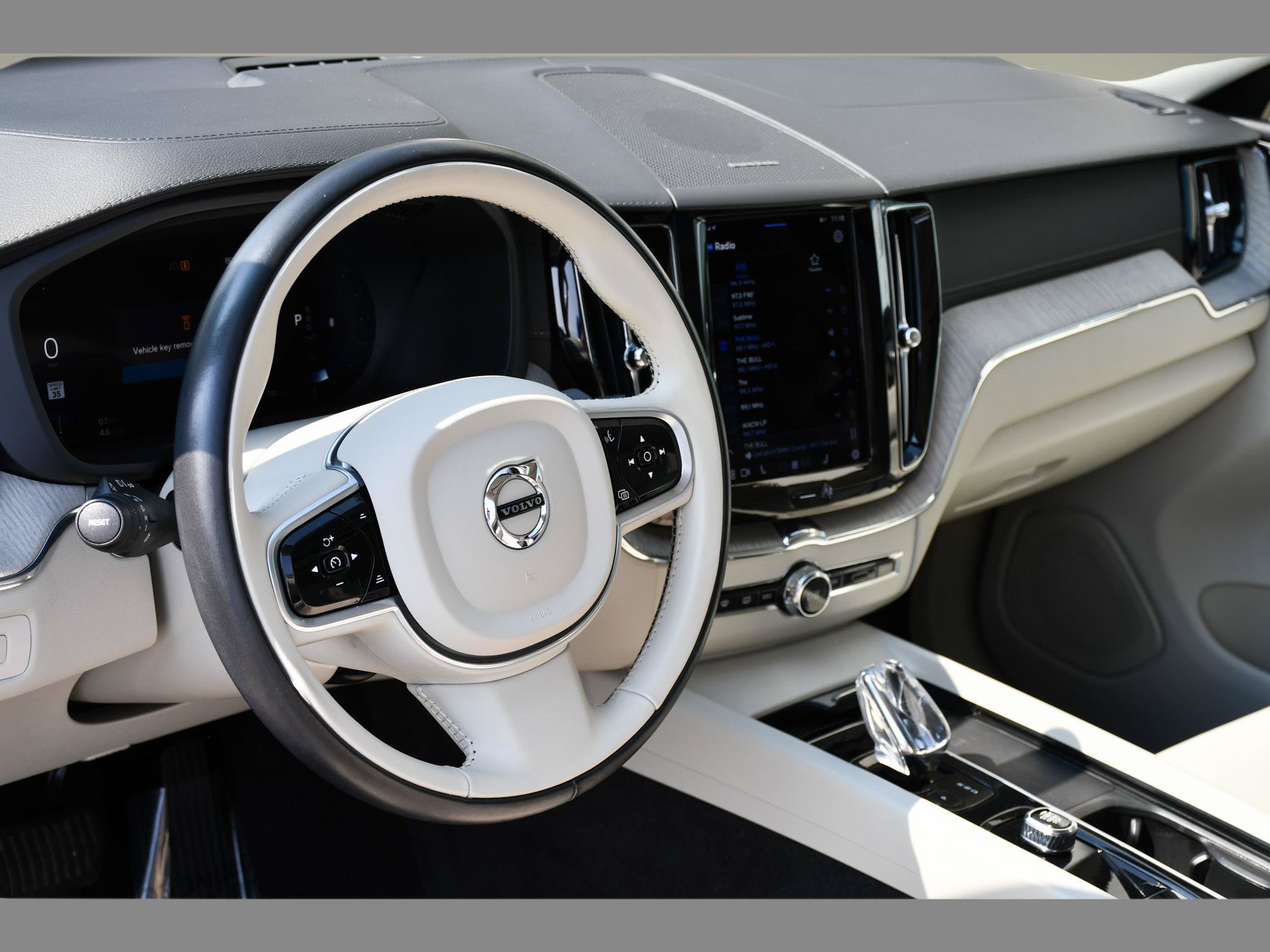 Used 2022 Volvo XC60 B5 Inscription w/ Protection Package FWD image 13