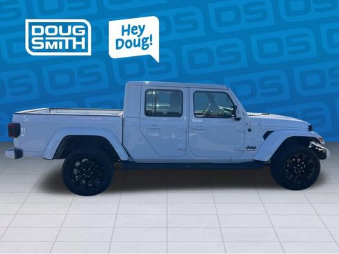 Certified 2023 Jeep Gladiator Overland AWD/4WD image 6