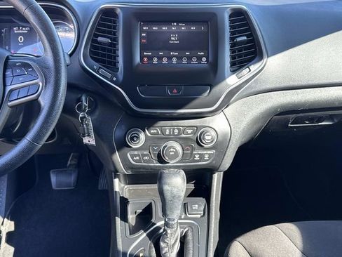 Used 2019 Jeep Cherokee Latitude w/ Popular Appearance Group image 29