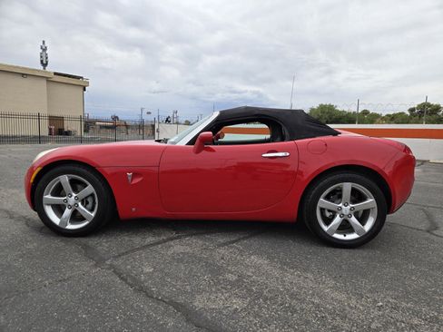 Used 2007 Pontiac Solstice Convertible w/ Premium Package image 2
