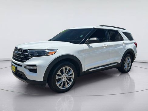 Certified 2024 Ford Explorer XLT w/ Equipment Group 202A RWD image 3