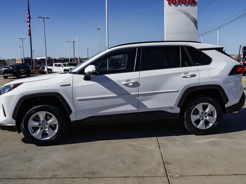 Certified 2021 Toyota RAV4 LE image 5