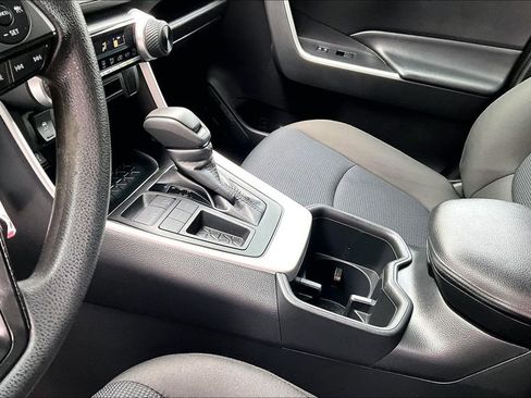 Certified 2022 Toyota RAV4 LE FWD image 17