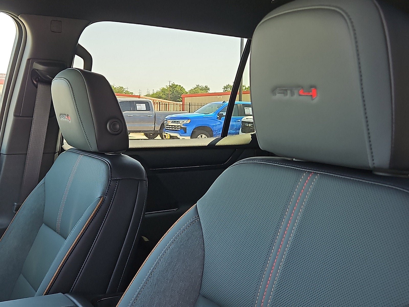New 2026 GMC Acadia AT4 w/ LPO, Floor Liner Package AWD/4WD image 11