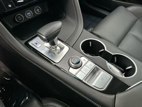 Used 2024 Genesis G70 2.5T image 15