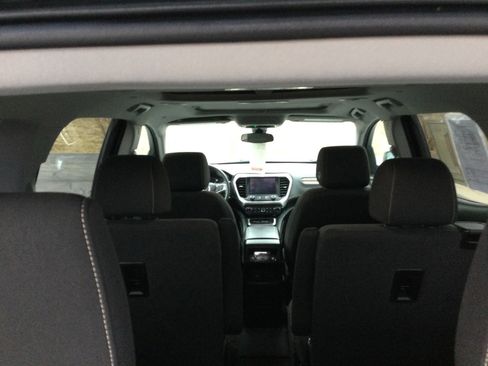 Used 2023 GMC Acadia SLE w/ Driver Convenience Package image 11