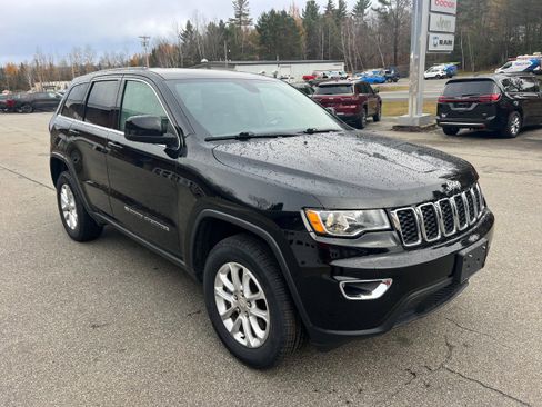 Used 2022 Jeep Grand Cherokee Laredo E w/ Security & Convenience Group AWD/4WD image 3