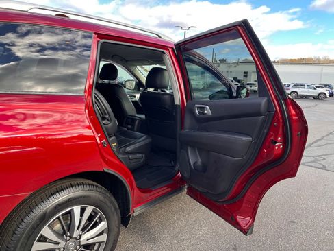 Used 2019 Nissan Pathfinder SL image 27