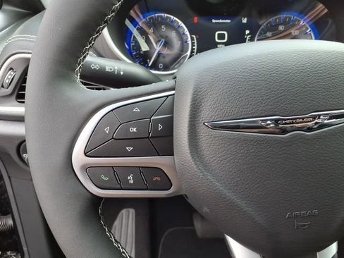 New 2026 Chrysler Pacifica Select image 10