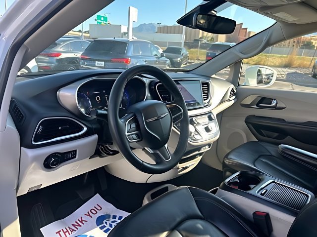 Used 2022 Chrysler Pacifica Touring-L FWD image 20