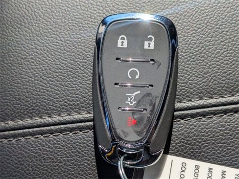 Used 2024 Chevrolet Equinox Premier image 34