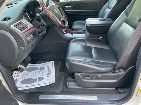 Used 2007 Cadillac Escalade AWD w/ Information Package image 12