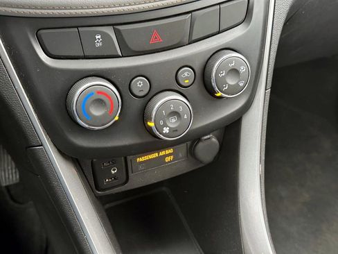 Used 2018 Chevrolet Trax LT w/ LT Convenience Package image 24