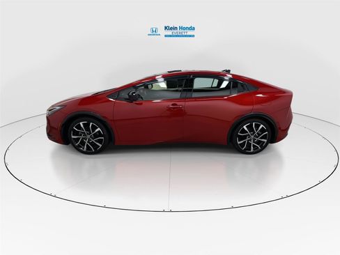 Used 2024 Toyota Prius Prime FWD image 7