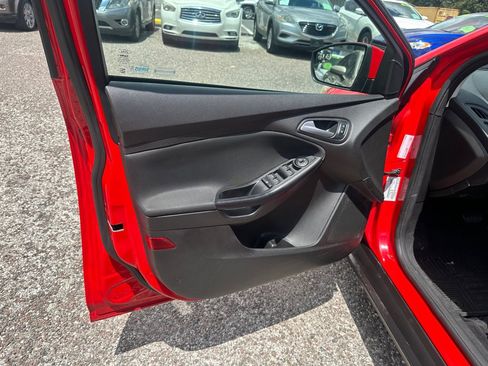 Used 2016 Ford Focus SE w/ SE Cold Weather Package FWD image 11