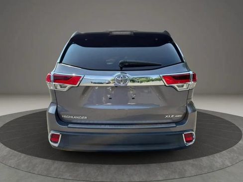 Used 2019 Toyota Highlander XLE AWD/4WD image 6