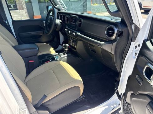 Used 2023 Jeep Gladiator Sport AWD/4WD image 17