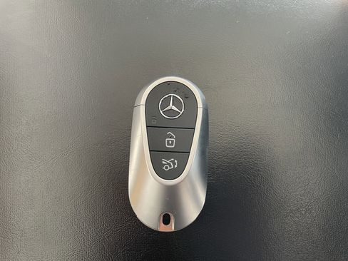 Used 2025 Mercedes-Benz C 300 Sedan image 23