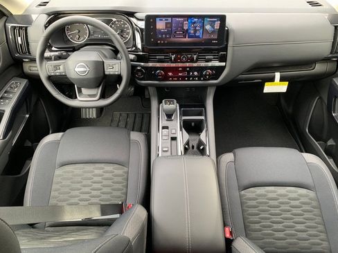 New 2026 Nissan Pathfinder SV image 9