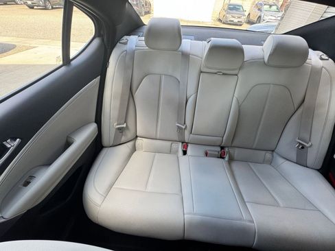 Used 2025 Genesis G70 2.5T image 39