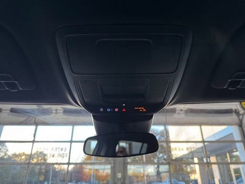 Used 2025 GMC Acadia Elevation image 24