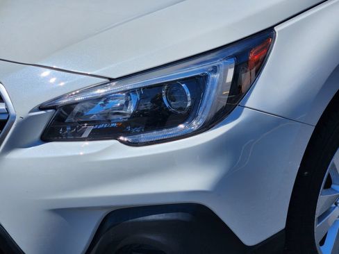 Used 2019 Subaru Outback 2.5i AWD/4WD image 12