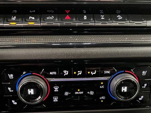 Used 2024 Chevrolet Silverado 2500 ZR2 w/ Technology Package image 40