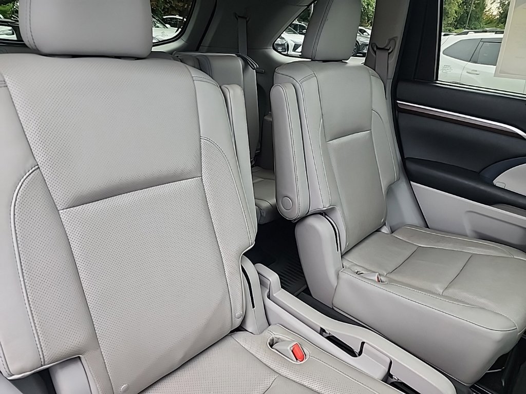 Used 2016 Toyota Highlander Limited Platinum AWD/4WD image 18
