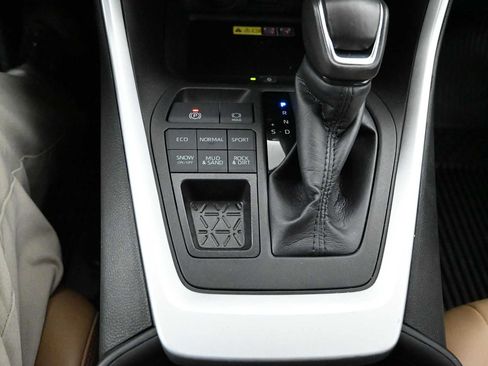Used 2022 Toyota RAV4 XLE Premium AWD/4WD image 26