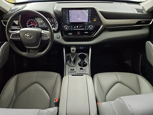 Used 2022 Toyota Highlander XLE image 15