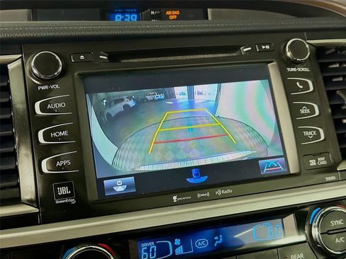 Used 2019 Toyota Highlander Limited Platinum FWD image 17