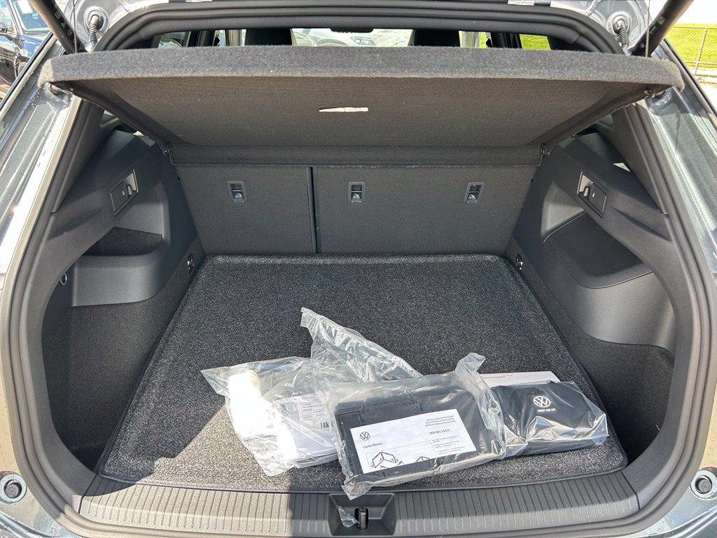 New 2026 Volkswagen Tiguan SE R-Line FWD image 44