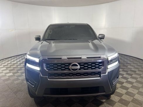 Used 2025 Nissan Frontier SL image 9