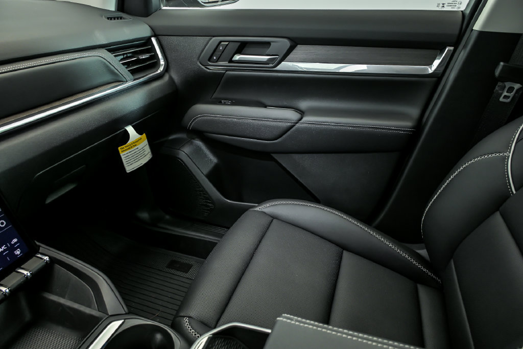 New 2027 GMC Terrain Denali w/ LPO, Floor Liner Package AWD/4WD image 17