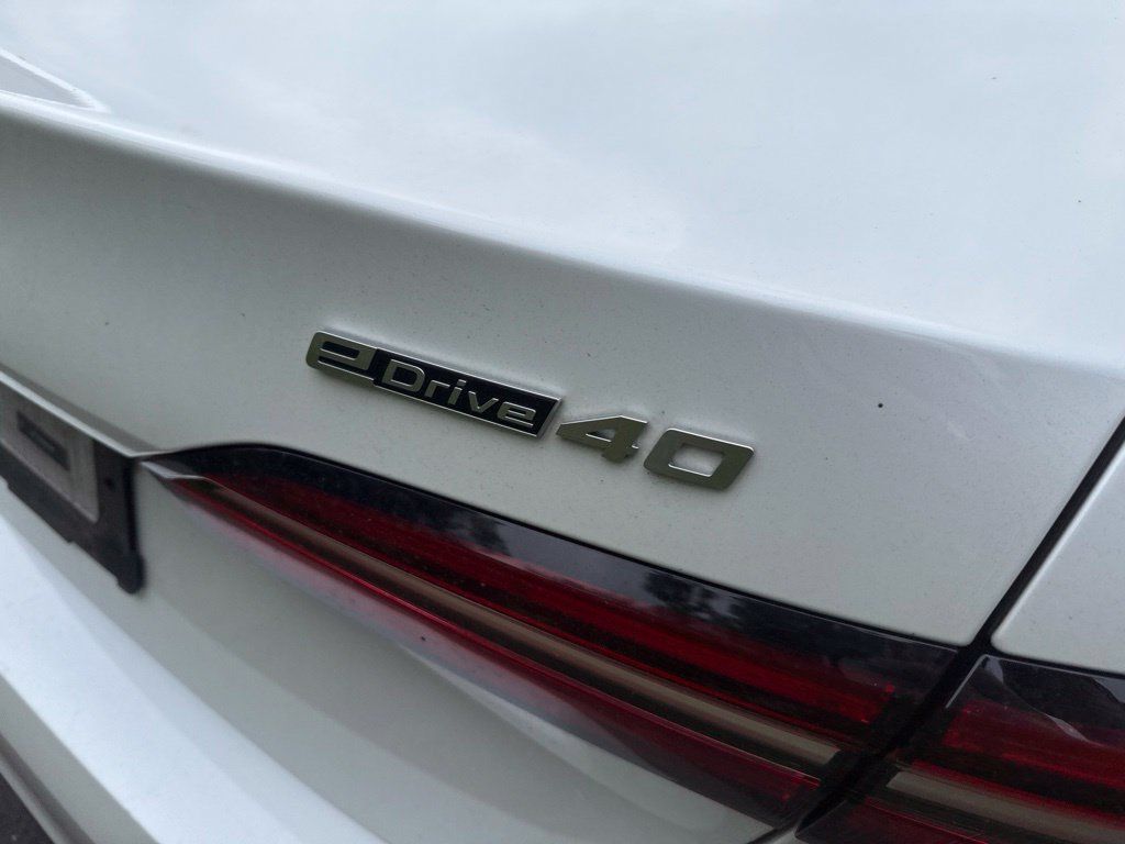 Used 2024 BMW i5 eDrive40i w/ M Sport Package RWD image 9